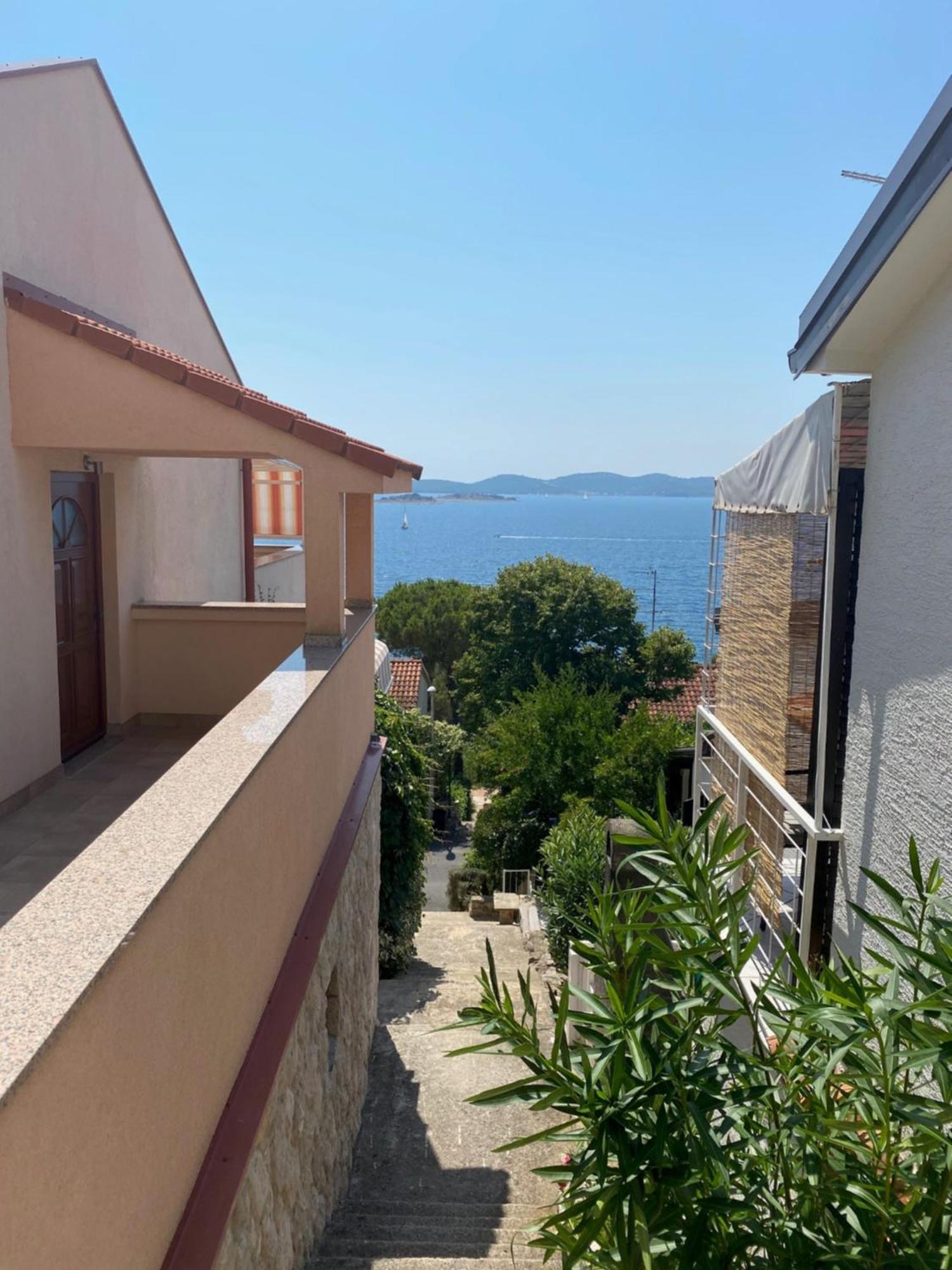 Apartment Mona 1, Fantastischer Meerblick Drage Exterior photo
